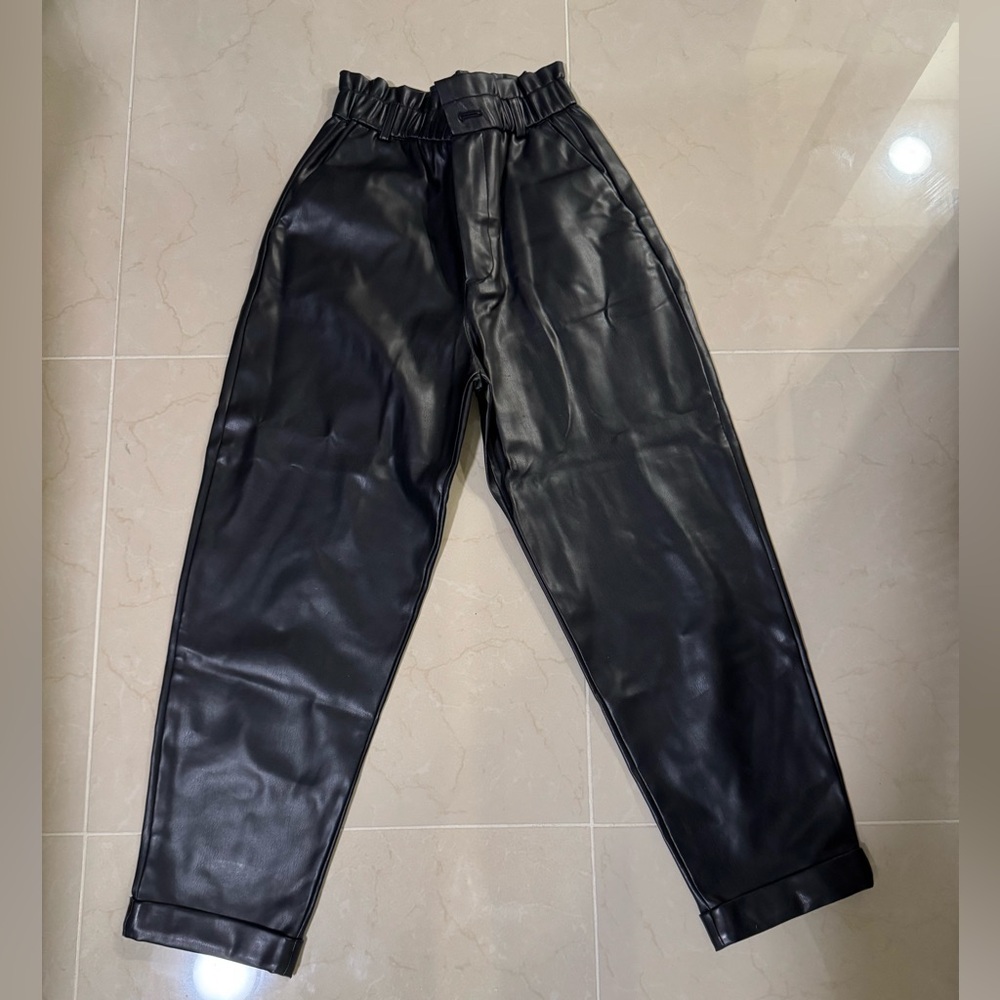 Zara Black Ankle Cropped Pants
